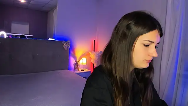 Laura Leee online show from July 4, 5:02 am