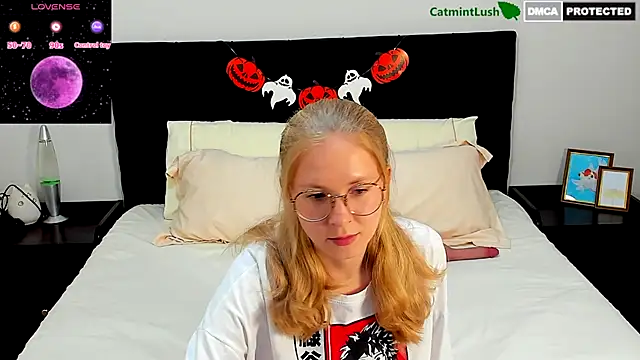 CatmintLush online show from October 18, 11:49 pm