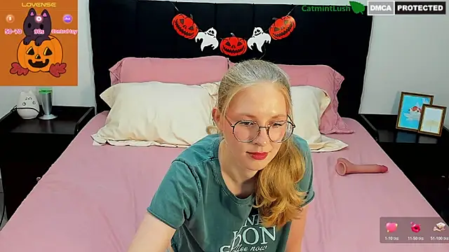 CatmintLush online show from October 19, 11:49 pm