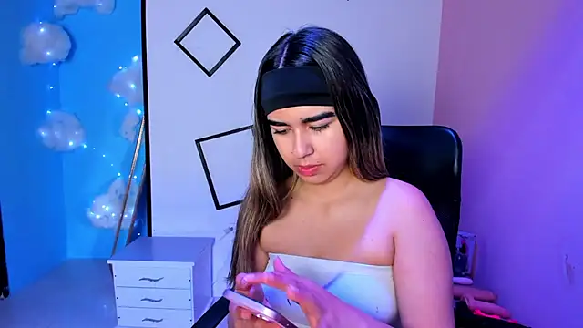 Snapshot of NahomiConnor_ chatting on September 19, 1:12 pm NahomiConnor online show from September 19, 1:12 pm