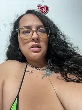 Snapshot of KarllaWalker chatting on June 9, 1:17 am KarllaWalker online show from June 9, 1:17 am