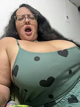 Snapshot of KarllaWalker chatting on June 22, 12:45 am KarllaWalker online show from June 22, 12:45 am