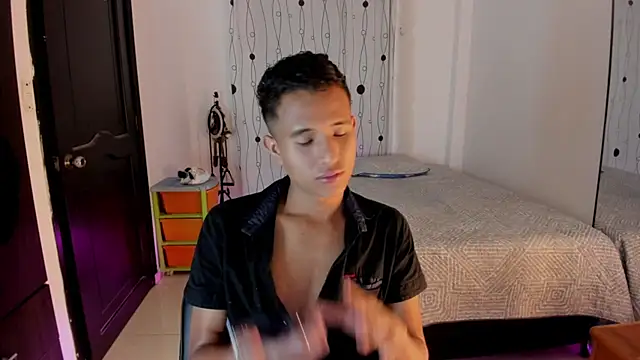 Snapshot of alessandro_wizard chatting on February 4, 7:33 pm alessandro wizard online show from February 4, 7:33 pm