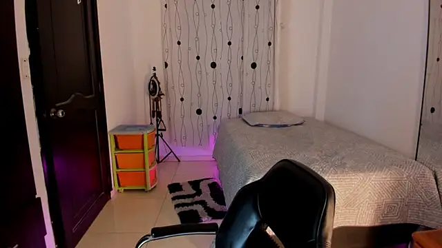 Snapshot of alessandro_wizard chatting on February 5, 2:19 am alessandro wizard online show from February 5, 2:19 am