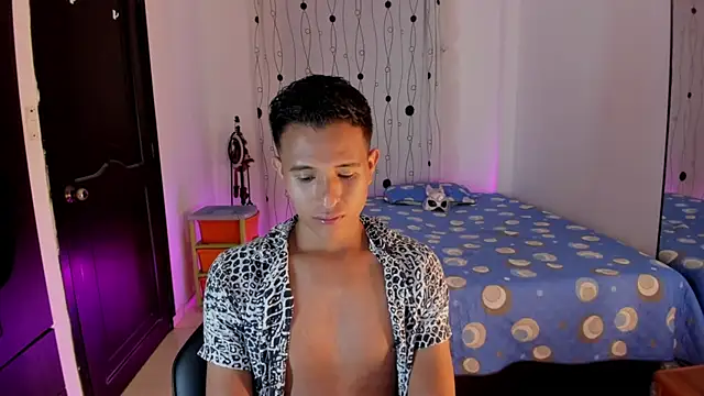 Snapshot of alessandro_wizard chatting on February 6, 1:27 am alessandro wizard online show from February 6, 1:27 am