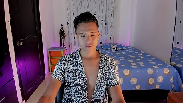 Snapshot of alessandro_wizard chatting on February 6, 10:43 pm alessandro wizard online show from February 6, 10:43 pm