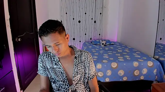 Snapshot of alessandro_wizard chatting on February 7, 1:47 am alessandro wizard online show from February 7, 1:47 am