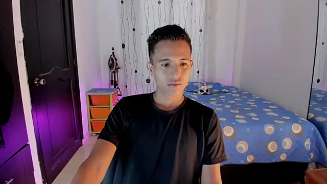 Snapshot of alessandro_wizard chatting on February 7, 7:49 pm alessandro wizard online show from February 7, 7:49 pm