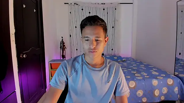 Snapshot of alessandro_wizard chatting on February 10, 11:45 pm alessandro wizard online show from February 10, 11:45 pm