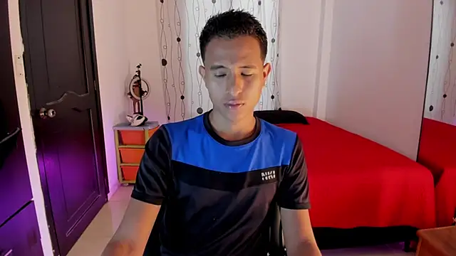 Snapshot of alessandro_wizard chatting on February 17, 7:10 pm alessandro wizard online show from February 17, 7:10 pm