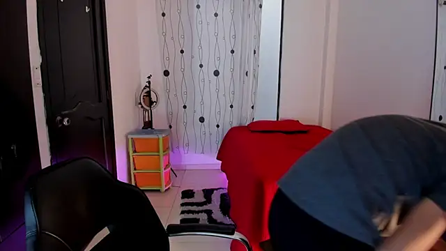 Snapshot of alessandro_wizard chatting on February 27, 7:26 pm alessandro wizard online show from February 27, 7:26 pm