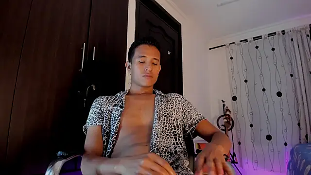 Snapshot of alessandro_wizard chatting on March 8, 1:39 am alessandro wizard online show from March 8, 1:39 am