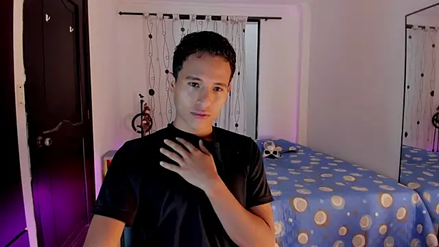 Snapshot of alessandro_wizard chatting on March 12, 1:30 pm alessandro wizard online show from March 12, 1:30 pm