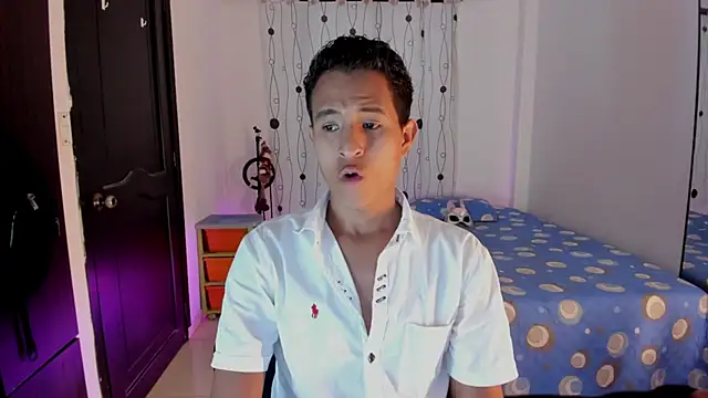 Snapshot of alessandro_wizard chatting on March 15, 8:10 pm alessandro wizard online show from March 15, 8:10 pm