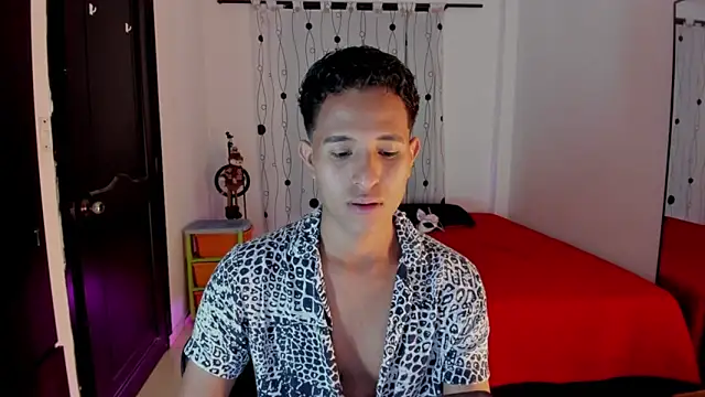 Snapshot of alessandro_wizard chatting on March 21, 12:29 am alessandro wizard online show from March 21, 12:29 am