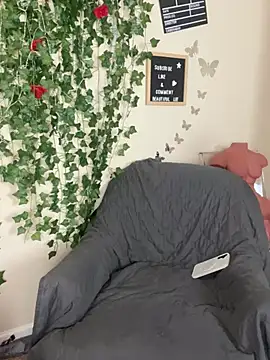 butterflybootyy online show from February 7, 5:20 am