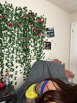 butterflybootyy online show from November 1, 2:30 pm