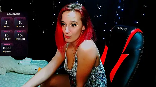 Snapshot of AgathaNoxe chatting on February 7, 12:53 am AgathaNoxe online show from February 7, 12:53 am