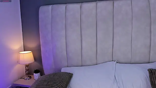 AvyMilton online show from December 14, 11:59 am