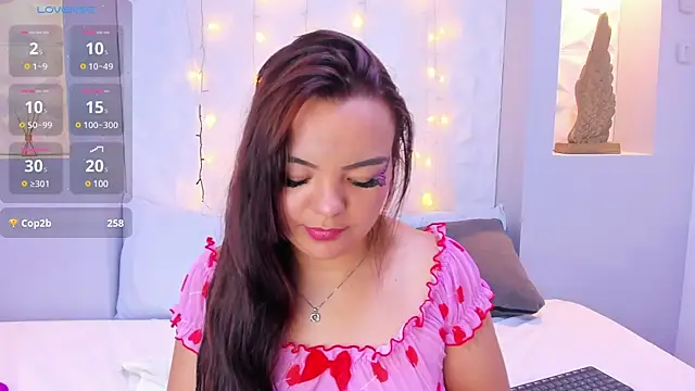 EmilyRouss  online show from March 14, 10:16 pm