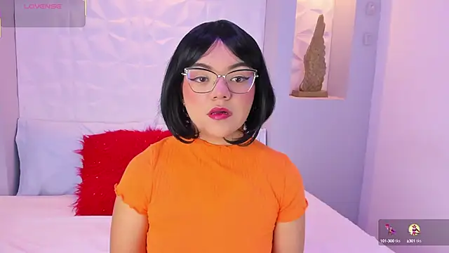 EmilyRouss  online show from October 7, 7:00 pm