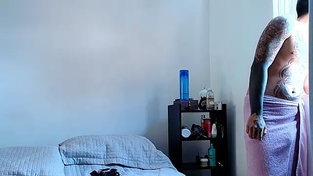 anika lowen02 online show from December 13, 4:38 pm