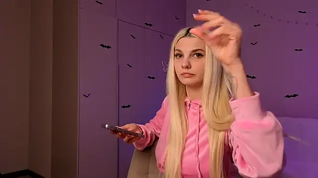 LoveLuna  online show from October 16, 4:08 pm