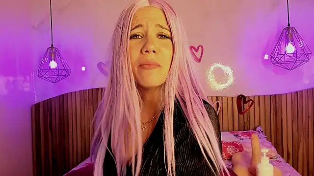 Snapshot of MelaniieRoux chatting on February 16, 7:38 pm MelaniieRoux online show from February 16, 7:38 pm