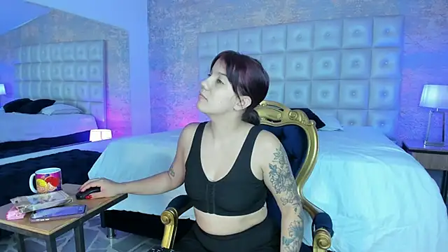 Snapshot of MelaniieRoux chatting on September 19, 11:44 am MelaniieRoux online show from September 19, 11:44 am