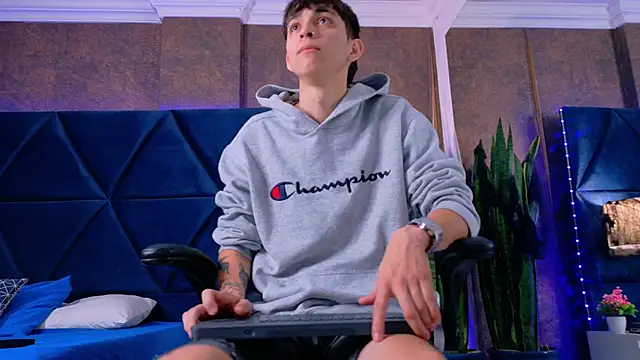 Lion Foster01 online show from October 24, 12:01 pm