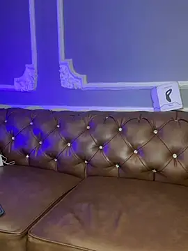 AaronCruz  online show from February 25, 4:10 pm