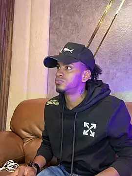 AaronCruz  online show from March 12, 7:38 pm