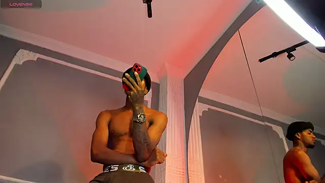 AaronCruz  online show from September 10, 1:22 pm