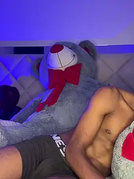 AaronCruz  online show from October 12, 5:39 am