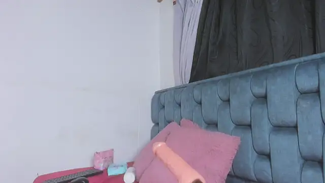 Roxy-Smith online show from February 4, 11:09 pm