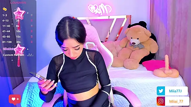 Snapshot of Miia77_ chatting on September 17, 3:30 am Miia77  online show from September 17, 3:30 am