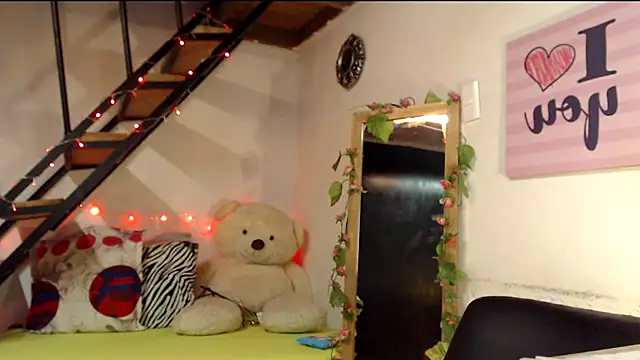 Snapshot of luna_sky83 chatting on January 16, 7:28 am luna sky83 online show from January 16, 7:28 am