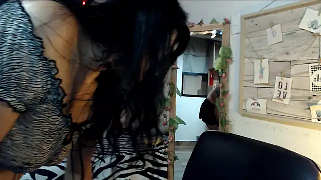 Snapshot of luna_sky83 chatting on February 21, 1:22 pm luna sky83 online show from February 21, 1:22 pm