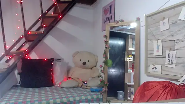 Snapshot of luna_sky83 chatting on October 5, 5:50 am luna sky83 online show from October 5, 5:50 am