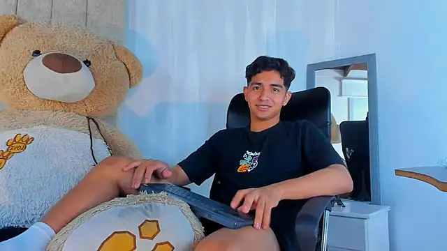 Snapshot of Muichiro_tokito1 chatting on January 30, 9:36 am Muichiro tokito1 online show from January 30, 9:36 am