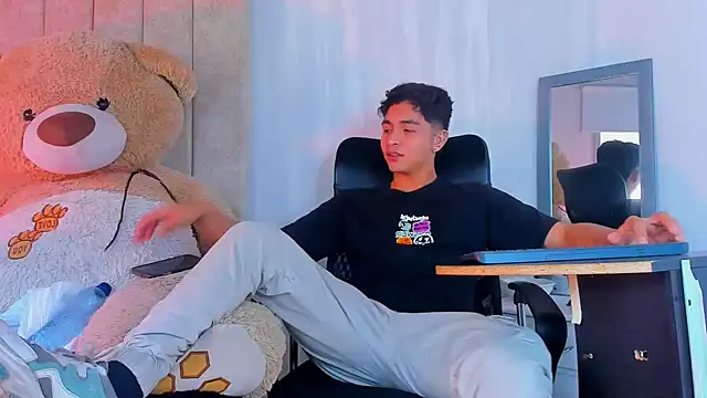 Snapshot of Muichiro_tokito1 chatting on January 30, 5:28 pm Muichiro tokito1 online show from January 30, 5:28 pm