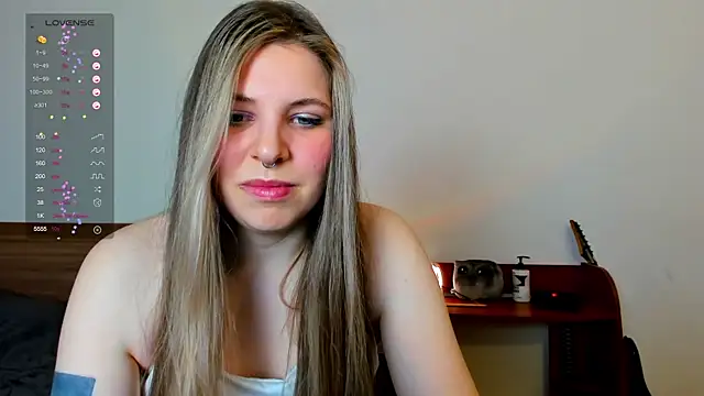 Snapshot of Annie_aww chatting on February 10, 1:57 am Annie aww online show from February 10, 1:57 am