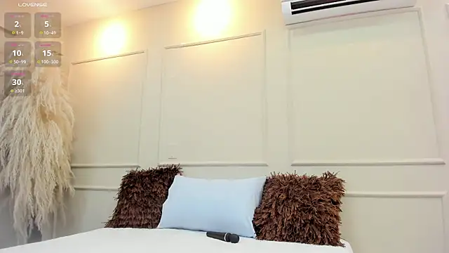 Snapshot of nahomygrey_ chatting on February 6, 7:40 pm nahomygrey online show from February 6, 7:40 pm