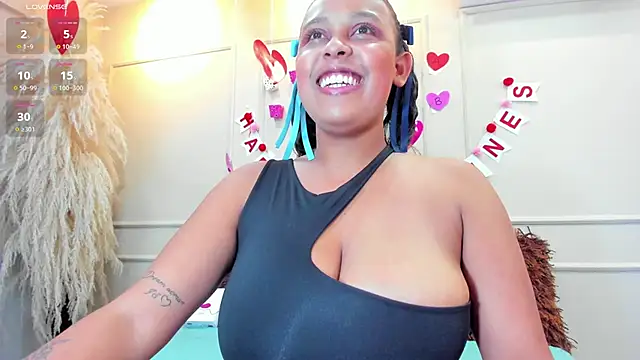 Snapshot of nahomygrey_ chatting on February 17, 8:15 pm nahomygrey online show from February 17, 8:15 pm