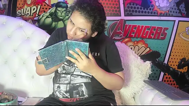 Snapshot of candy_hairy chatting on November 13, 2:32 am candy hairy online show from November 13, 2:32 am