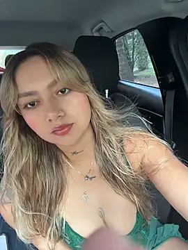 Snapshot of amanda-medrano1 chatting on May 14, 1:40 pm amanda-medrano1 online show from May 14, 1:40 pm