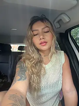 Snapshot of amanda-medrano1 chatting on May 19, 2:01 pm amanda-medrano1 online show from May 19, 2:01 pm