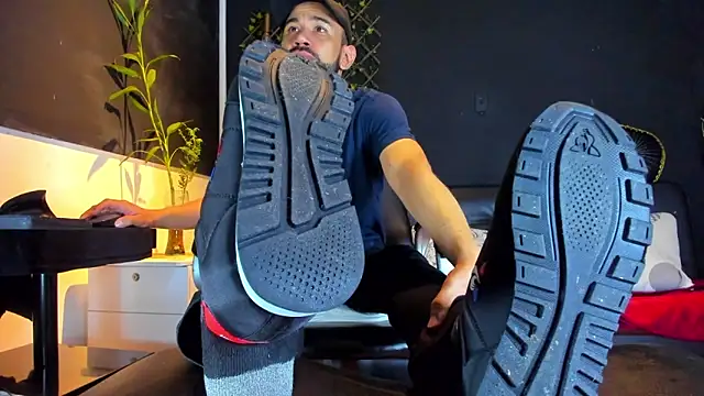 alessandro wye online show from February 17, 2:52 am