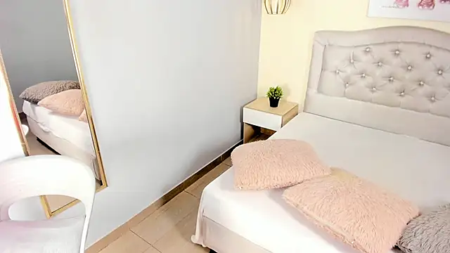 escarleth   online show from March 6, 12:23 pm