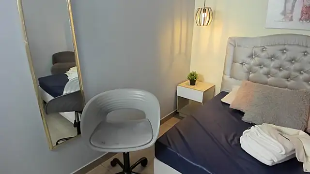 Snapshot of escarleth__ chatting on June 16, 2:19 pm escarleth online show from June 16, 2:19 pm